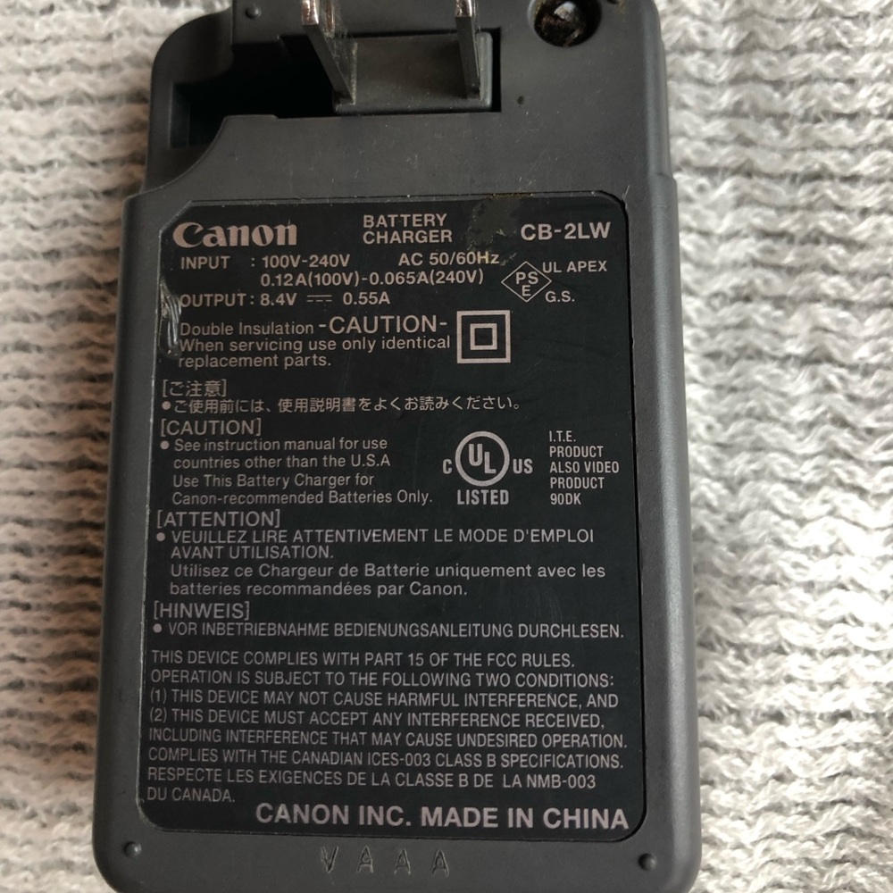 Canon Black Camera with Lens - Picture 3 of 8
